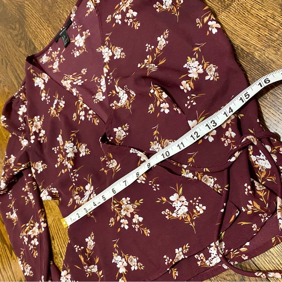 EUC Forever 21 peplum wrap floral blouse - Picture 12 of 12